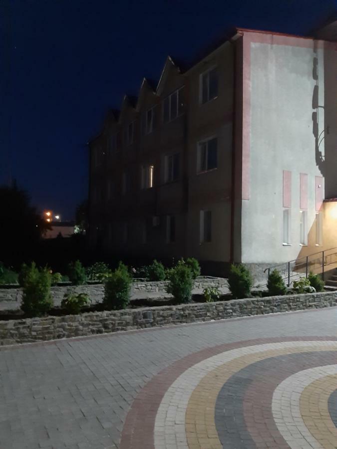 Готель Адріана Дунаївці Екстер'єр фото